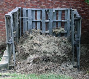 compost bin made from recycled pallets