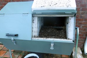 composter lid open