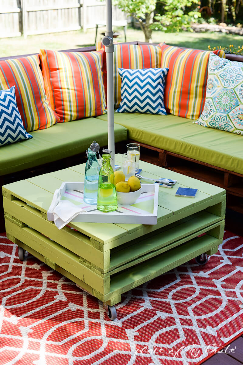 DIY outdoor pallet seating