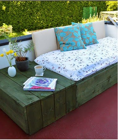 DIY Pallet Sofa