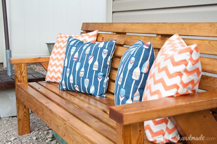 Slatted sofa with cushions