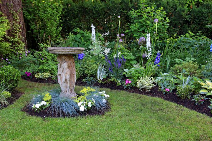 Yard with concrete birdbath