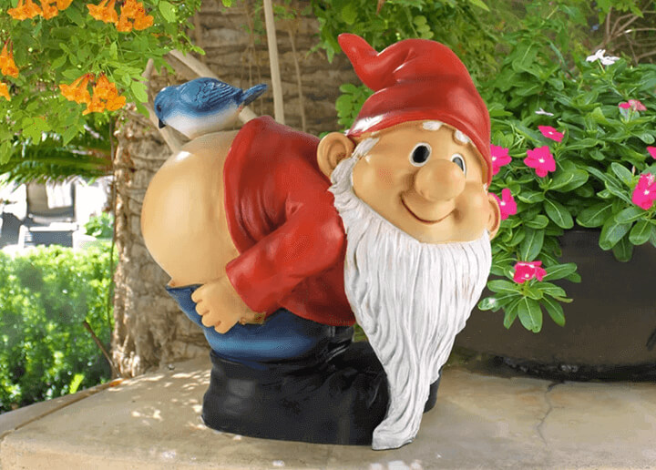 mooning gnome