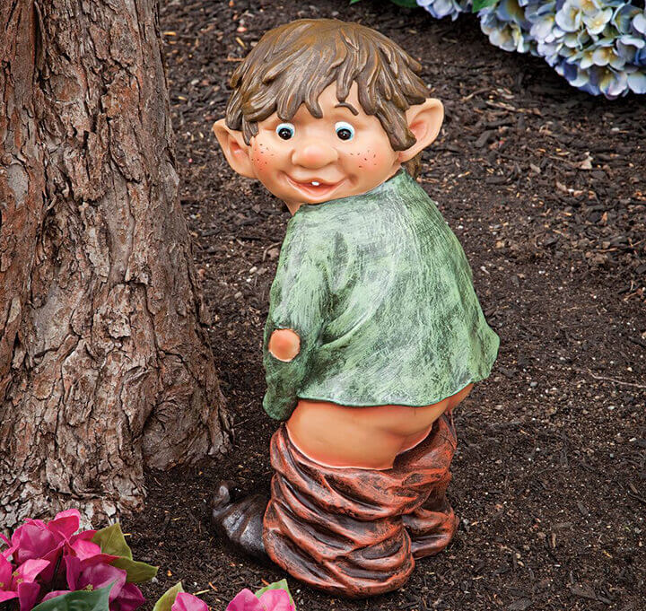 peeing garden gnome