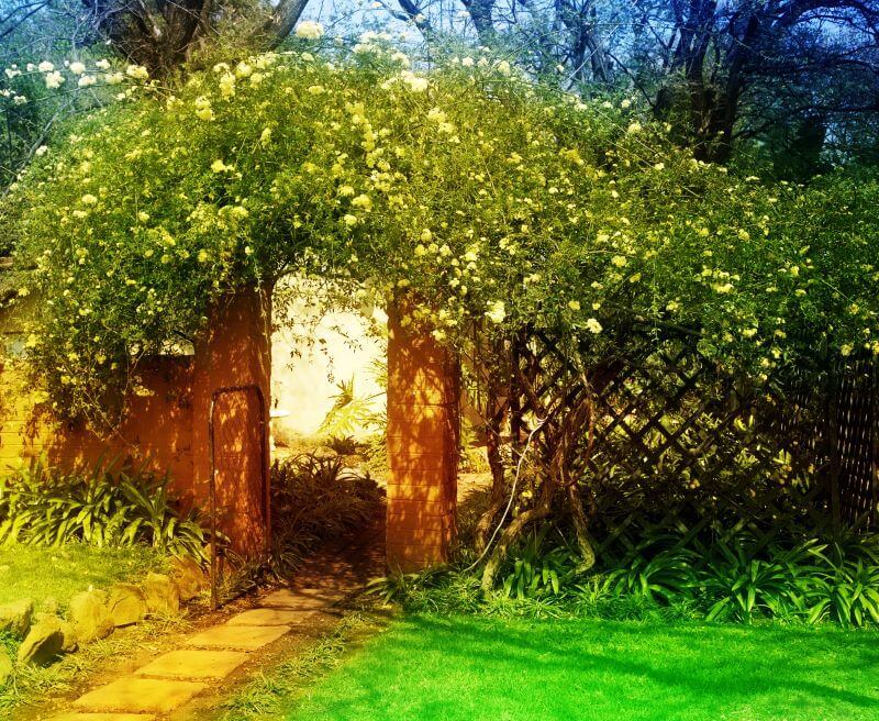 gate to english garden